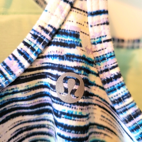 Lululemon tank, size 6 - Picture 5 of 9